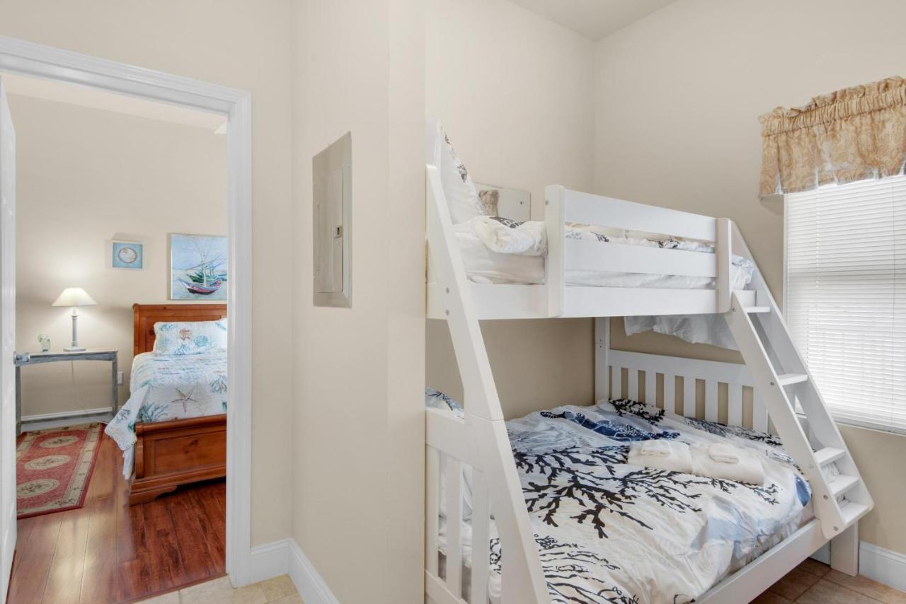 Laketown Wharf 2029 Apartment