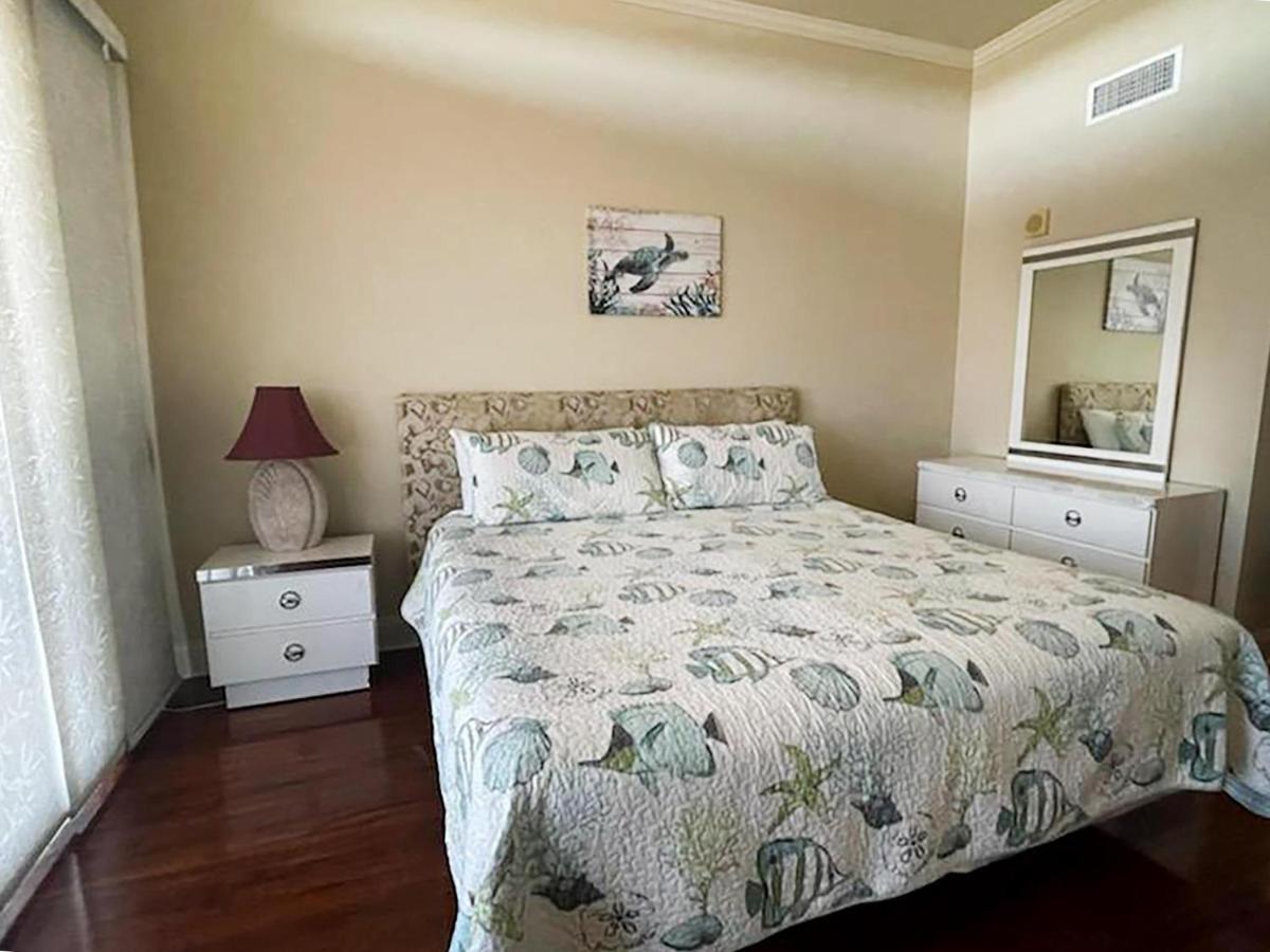 Laketown Wharf 2029 Apartment *