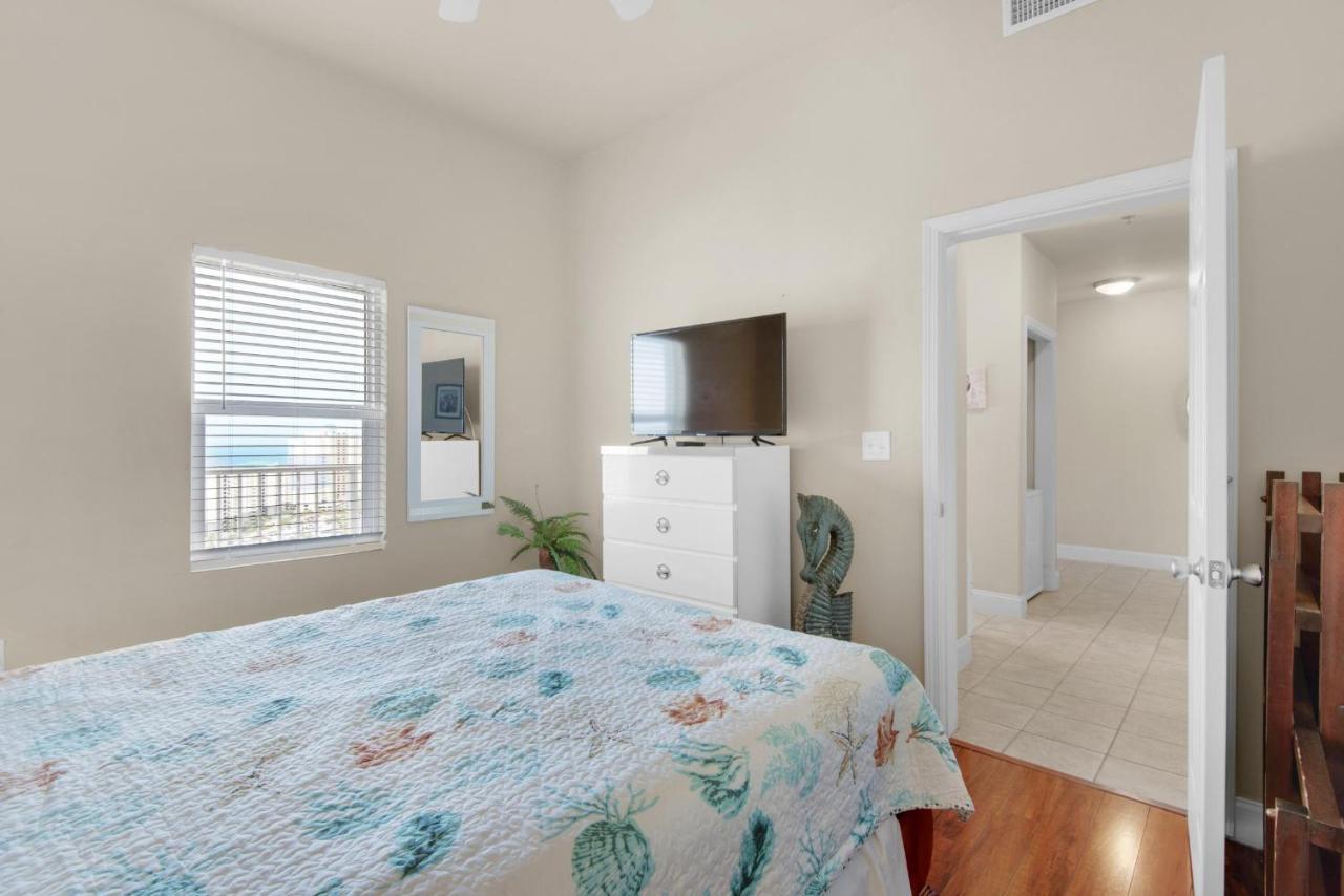 Laketown Wharf 2029 Apartment