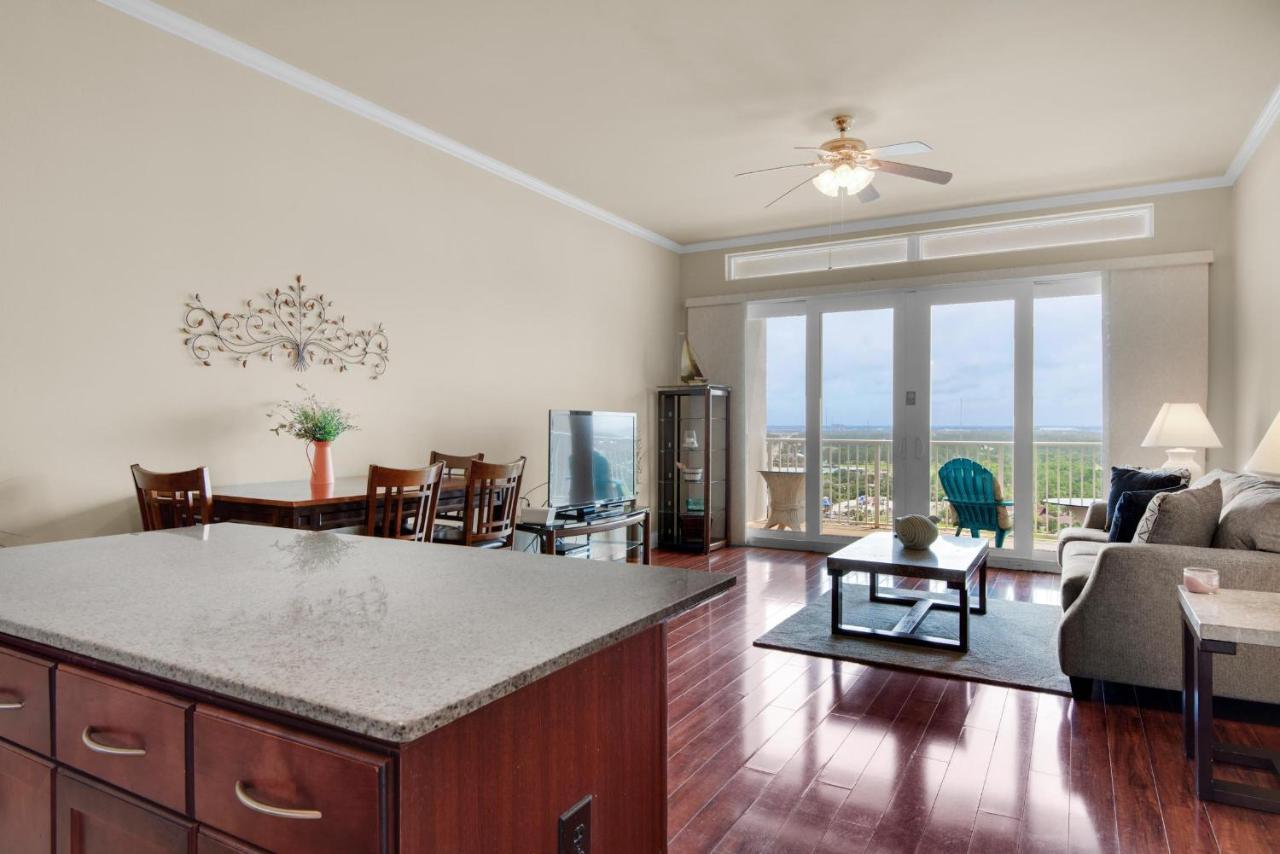 Laketown Wharf 2029 Apartment *