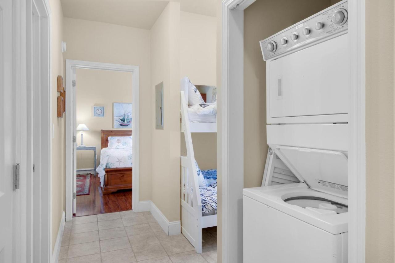 Laketown Wharf 2029 Apartment *